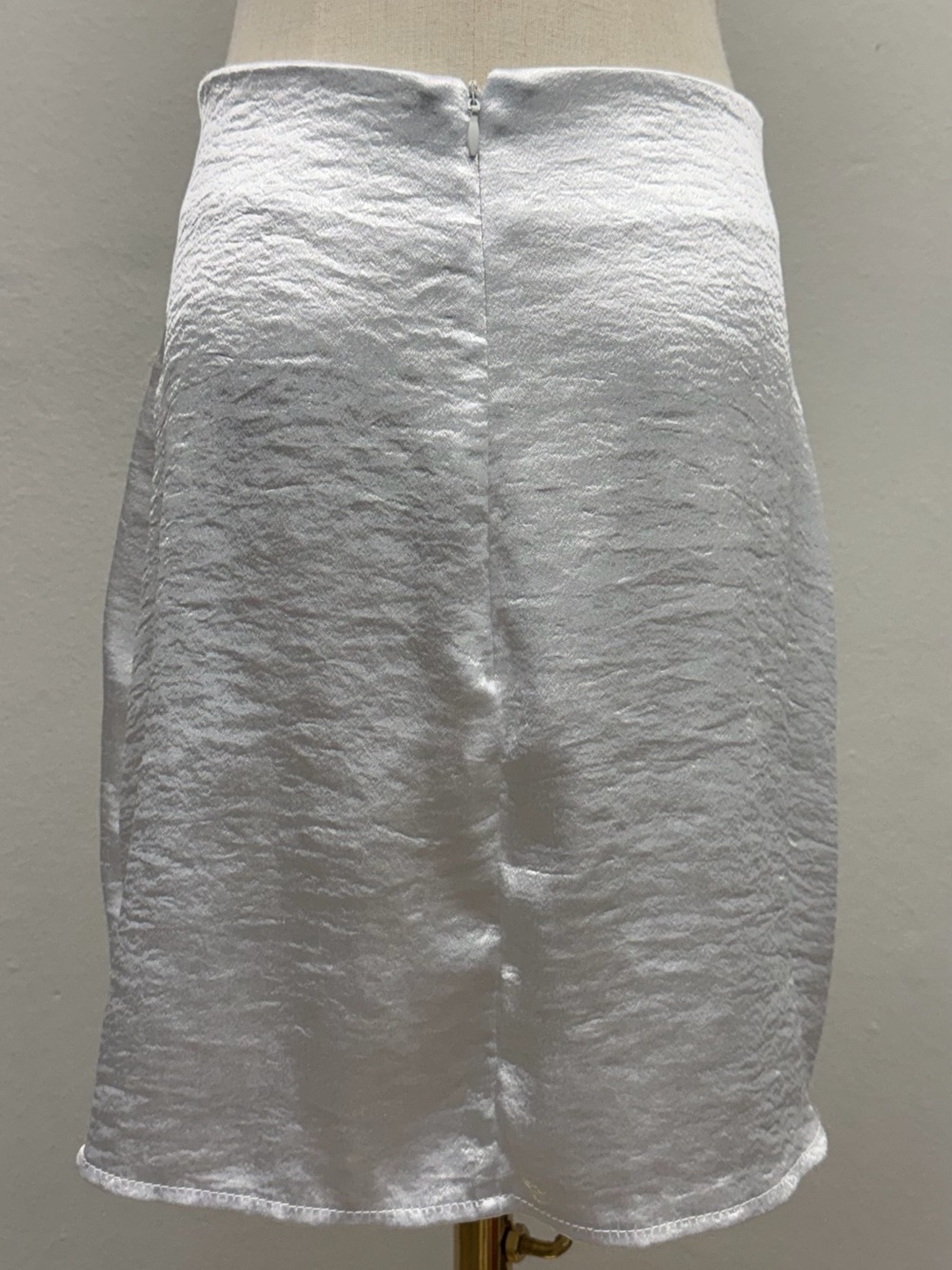 LYANER White Satin Mini Skirt Lace Slit Y2K Coquette Bridal Party Date Night - Picture 6 of 10